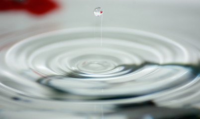 滴露这组广告海报，画风粗糙得很清奇??！