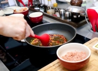 进口“新年货”走俏，天猫国际人造肉、植物奶走上百姓年夜饭桌